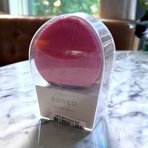 MOVING SALE - FOREO Luna Mini 2